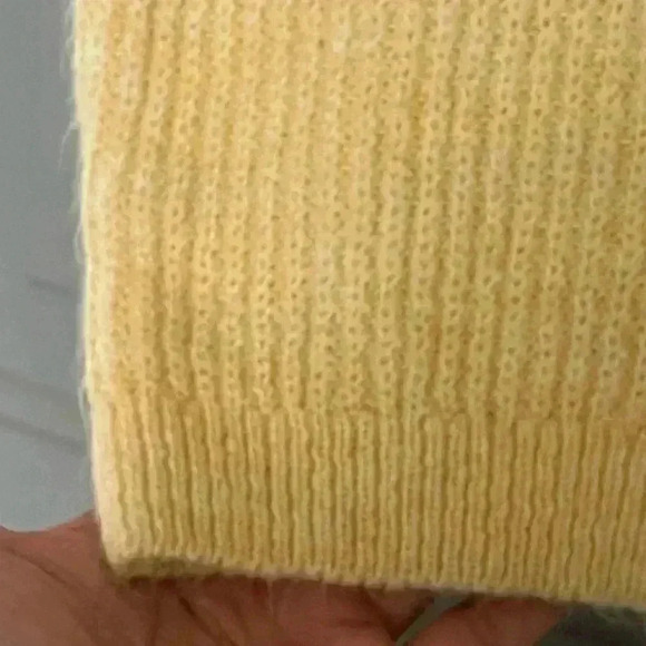 TOPSHOP sweater V neck in size med lightly used / in a like new condition - Picture 3 of 6